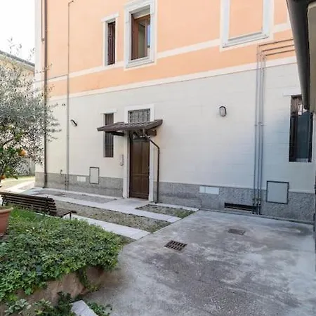 Residenza Sirtori Free Parking Apartmán *